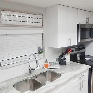 Apartment Cozy 3 Bed 2.5 Bath Located Near Busch Gardens, Tampa